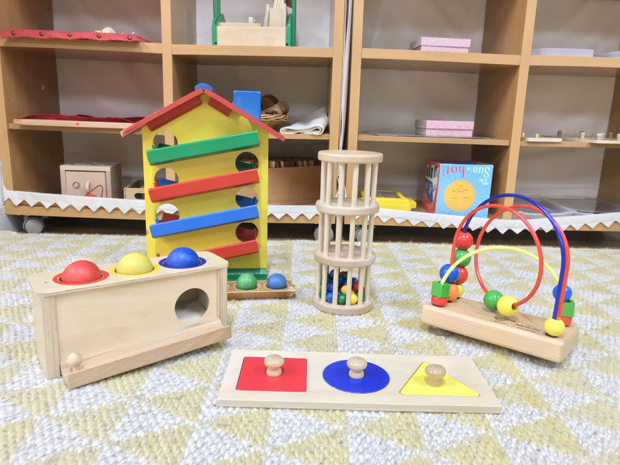 モンテソーリ活動とリトミックができる広くととのった空間をご用意。お子様が落ち着いて過ごすことができます。