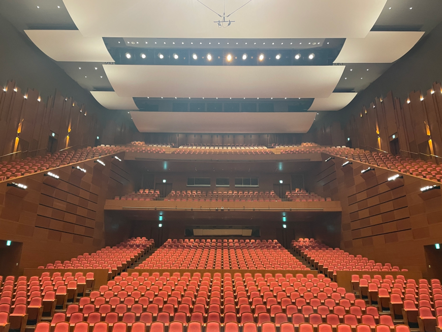 舞台から見たウェスタ川越大ホール客席