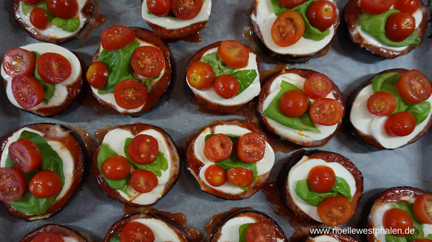Pizza Auberginen Backbleck Tomaten Basilikum Spinat Käse Mozzarella Ofen gesund Soulfood