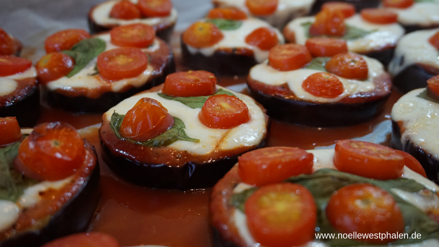 Pizza Auberginen Backbleck Tomaten Basilikum Spinat Käse Mozzarella Ofen gesund Soulfood
