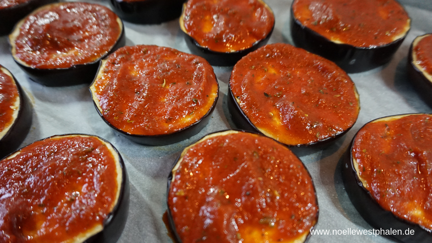 Pizza Auberginen Backbleck Tomaten Basilikum Spinat Käse Mozzarella Ofen gesund Soulfood