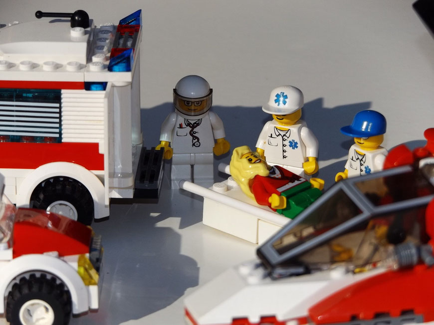 Blaulichthelden-Szene mit Lego-Modellen