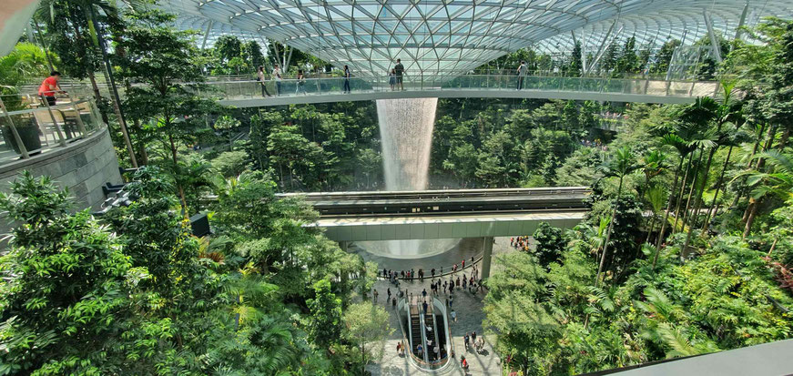 Wasserfall im Changi Airport in Singapur