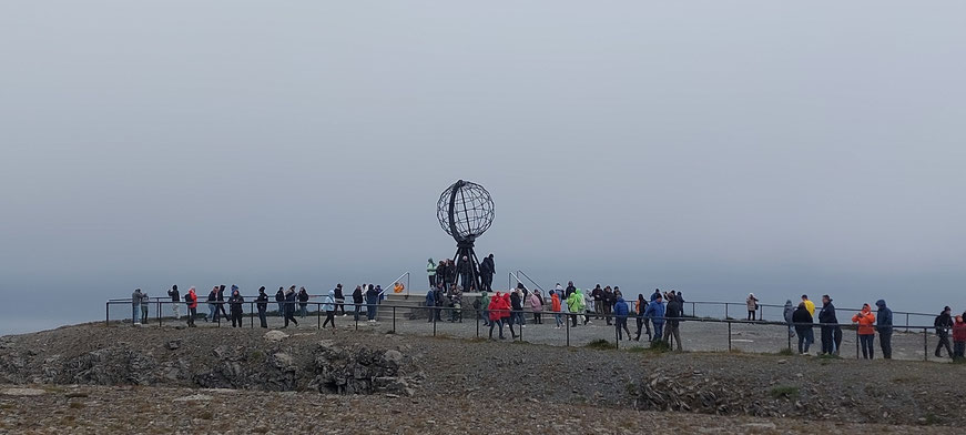 Nordkap bei leichtem Nebel und Sturm