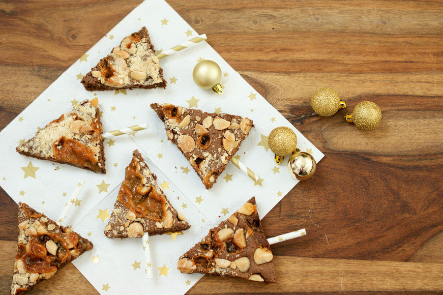 Macadamia-Toffee-Brownie-Tannenbäume