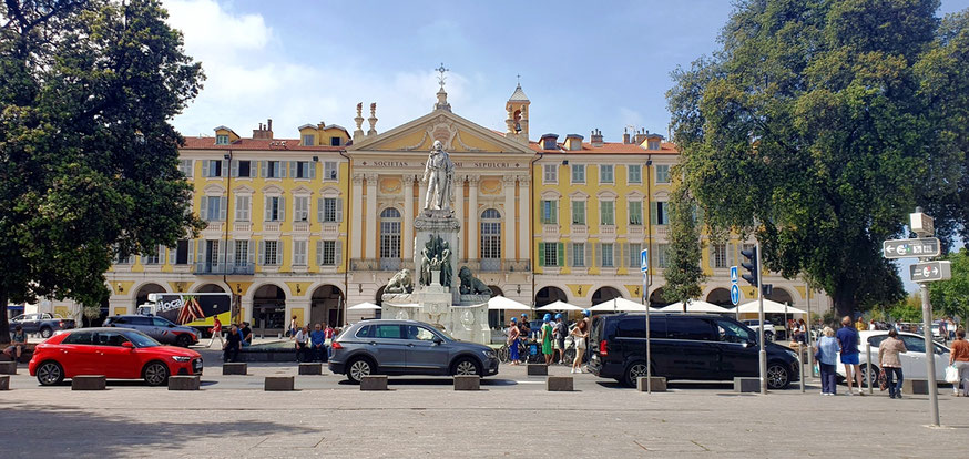 Garibaldi-Platz in Nizza mit dem Naturhistorische Museum von Nizza