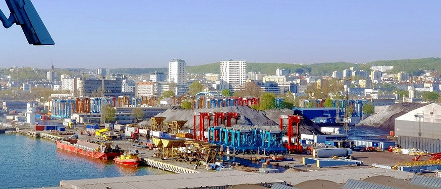 Kohlehalden am Liegeplatz in Gdingen