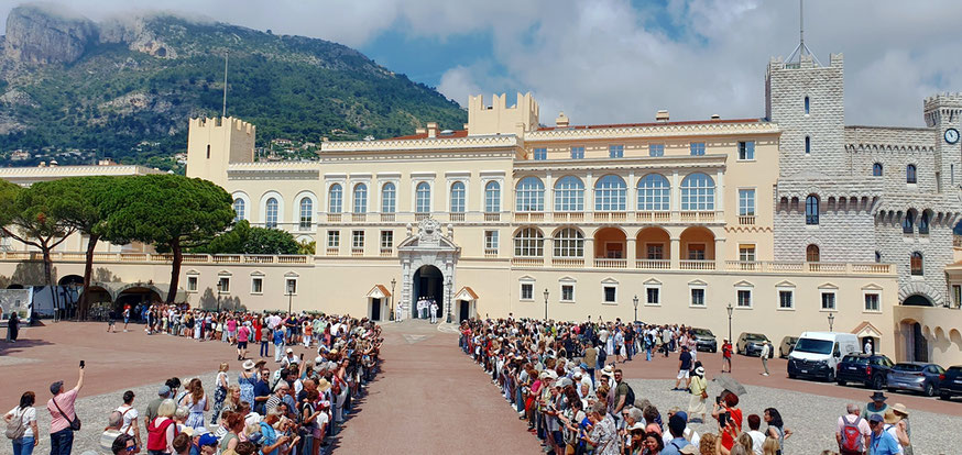 Wachablösung am Fürstenpalast in Monaco