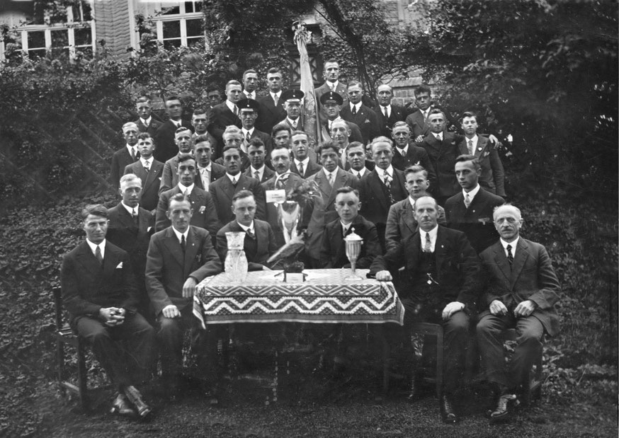 1930 - MGV nach einem Wettstreit in Bergneustadt
