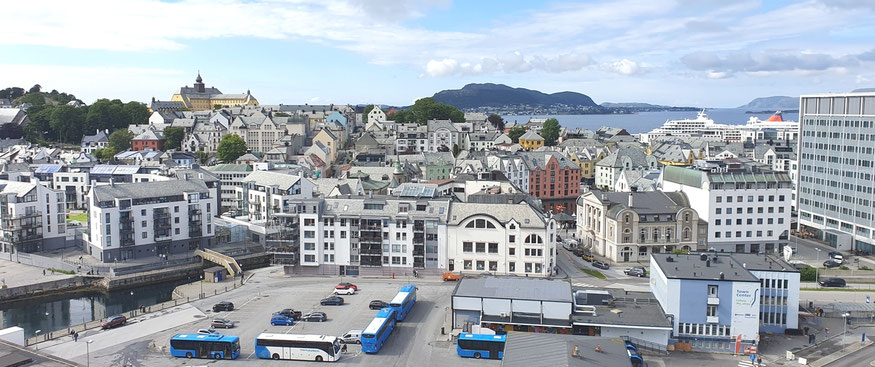 Blick vom Schiff auf Ålesund