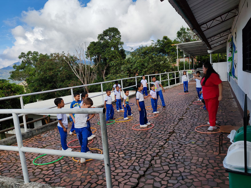 Niños Jugando en la sede Laureano Goméz