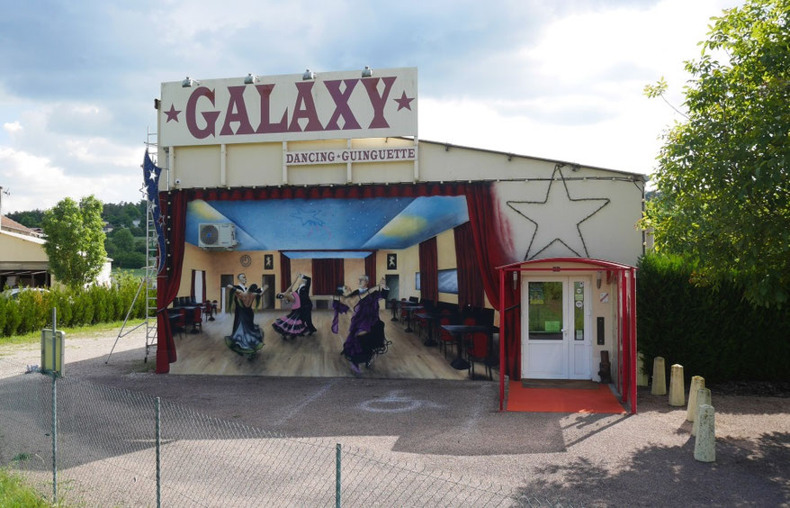 Fresque murale en trompe-l'oeil, Dancing Le Galaxy à Plaines-saint-Lange(Aube) par Coron Thibaud
