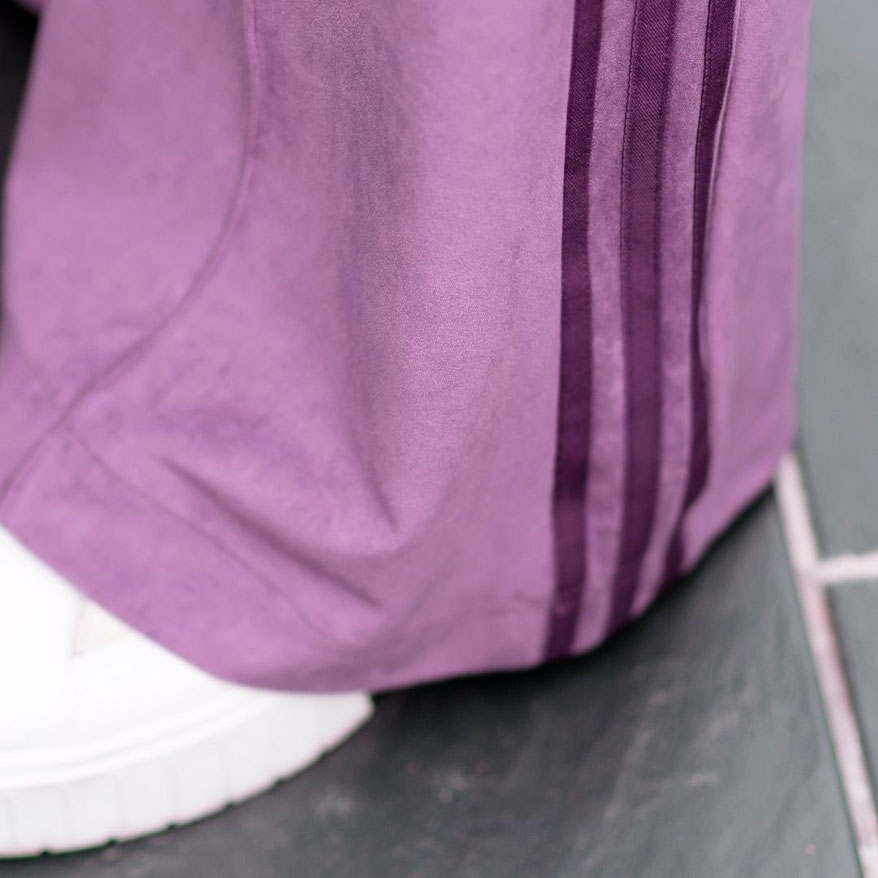 Kuscheliger Velourstoff Früher hätte ich es vor lauter Eitelkeit nie für möglich gehalten, mit einer Jogginghose das Haus zu verlassen. Heute liebe ich meine Jogger | Hot Port Life & Style