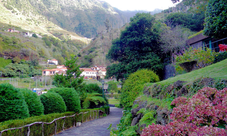Eingang zu den Grutas de São Vicente