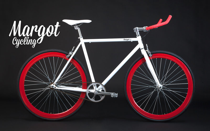 La bici fissa BULLHORN con il suo bianco e rosso. Davvero irresistibile.