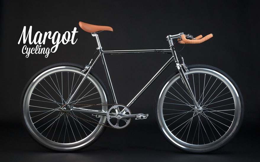 Bici scatto fisso ÄTHER: "Telaio cromato, cerchi anodizzati silver, sellino e rivestimento manubrio in marrone chiaro".