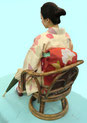 日傘を持つ和服の女性