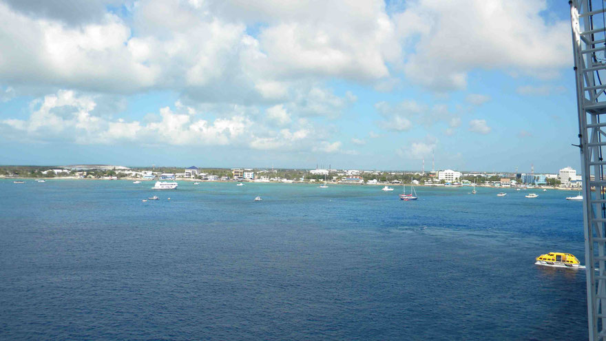 Blick auf George Town auf Cayman Islands