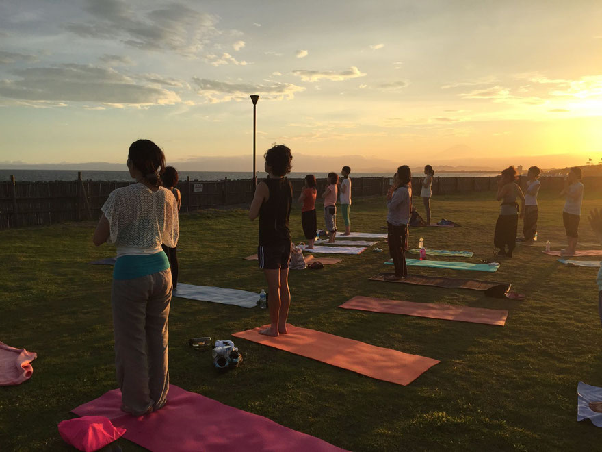 Beach Clean Charity Yoga @Kugenuma Beach