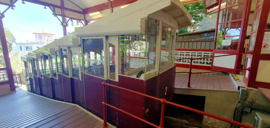 Standseilbahn in Montenero