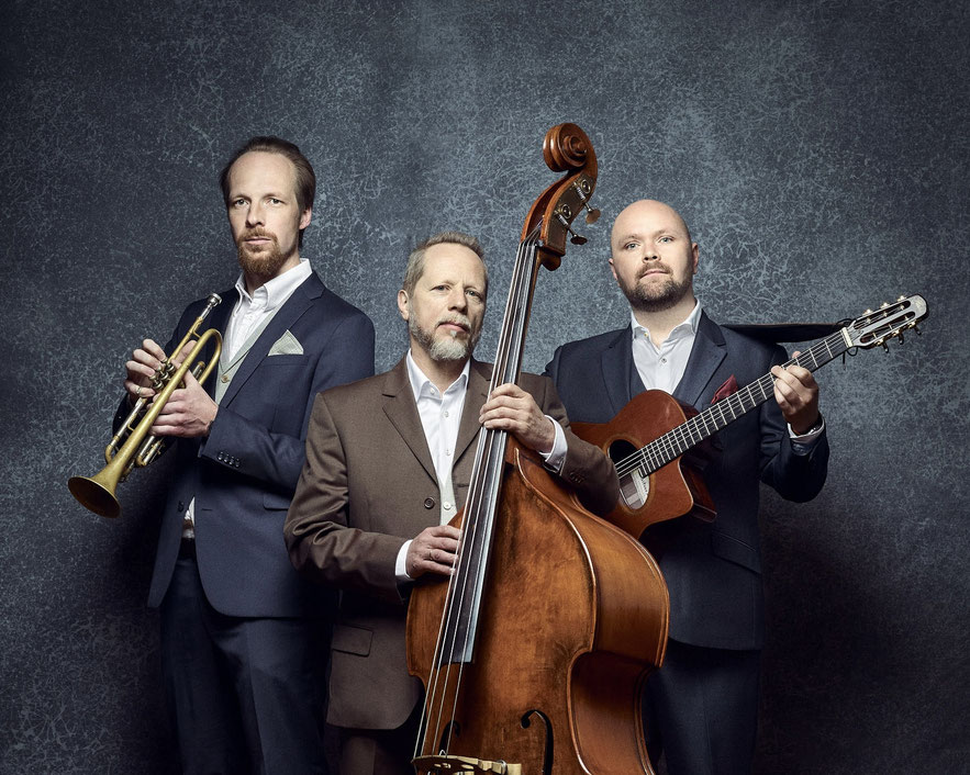 Die Armstrongs mit Johannes Stange, Michael Herzer und Marcus Armani posieren für die Kamera