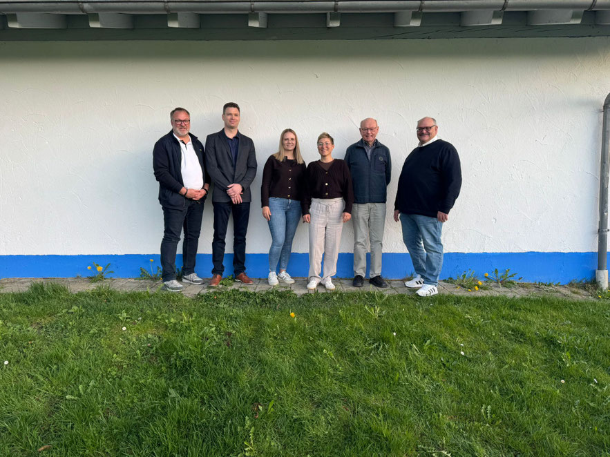 von links nach rechts: Marcus Schädler (Amt für Organisation/Veranstaltungen), Stefan Raffelt (1. Vorstand), Anna-Lena Hirsch (Schriftführerin), Romina Kattner (Kassiererin), Helmut Märkle (Mitgliederverwaltung), Michael Lödl (ehemaliger 2. Vorstand) 