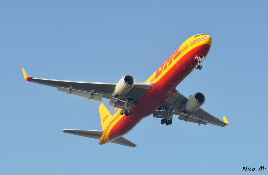 B767-300F (G-DHLH) 