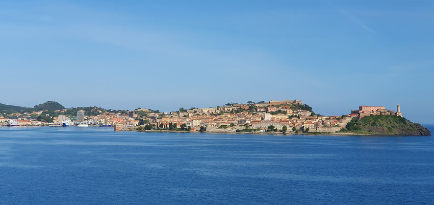 Portoferraio - Blick vom auf Reede liegendem Schiff