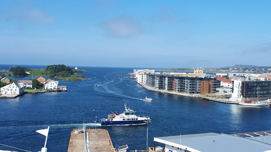 Blick vom Kreuzfahrtschiff im Hafen von Haugesund