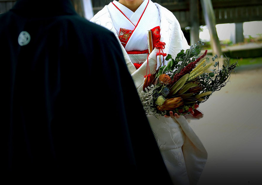 和装ロケーション撮影する花嫁様