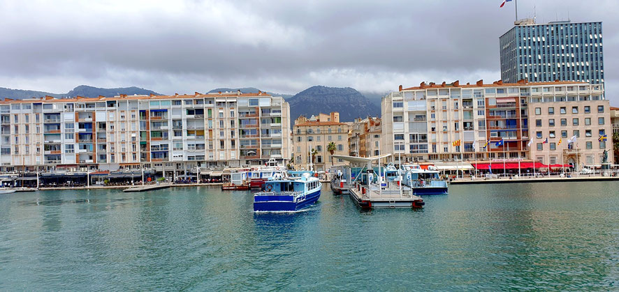 Anlegesteg des Shuttlebootes in Toulon