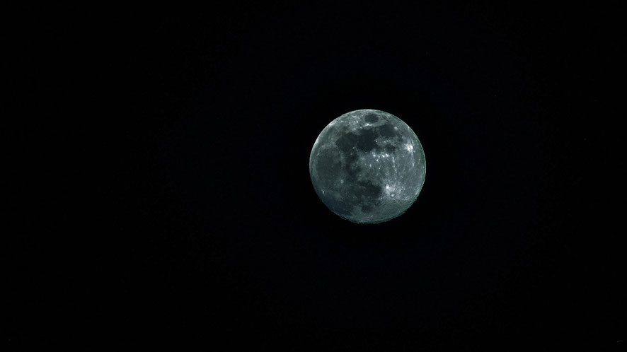 Une demande de mariage autour de la Lune