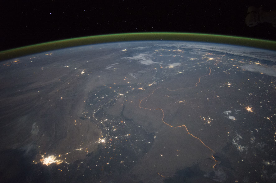 Cliquez sur cette image pour admirer la Terre en pleine résolution.