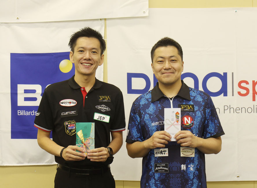 左：優勝の吉岡正登　／　右：準優勝の稲川雄一