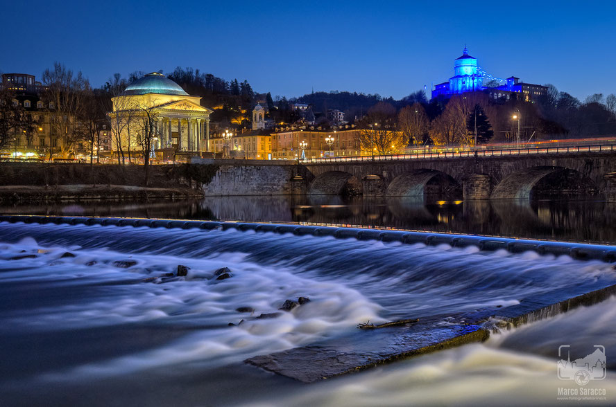 Il fiume Po 8a - Vista su Gran Madre e Cappuccini all'ora blu