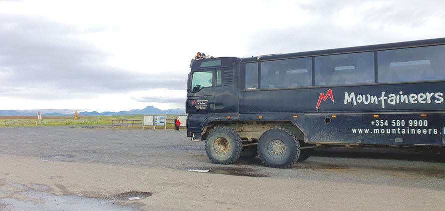Ausläufer des Gletschers Langjökull in 25 km Enfernung (links im Hintergrund zu erkennen)