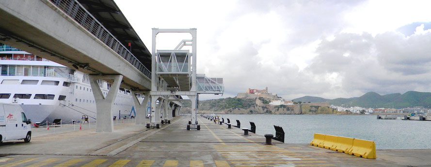 Pier Pantalan Sur bzw. Pier Botafoch auf der Halbinsel Illa Grossa