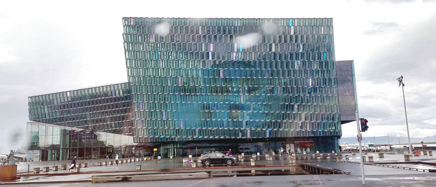 Harpa-Konzerthalle (bei Regen)