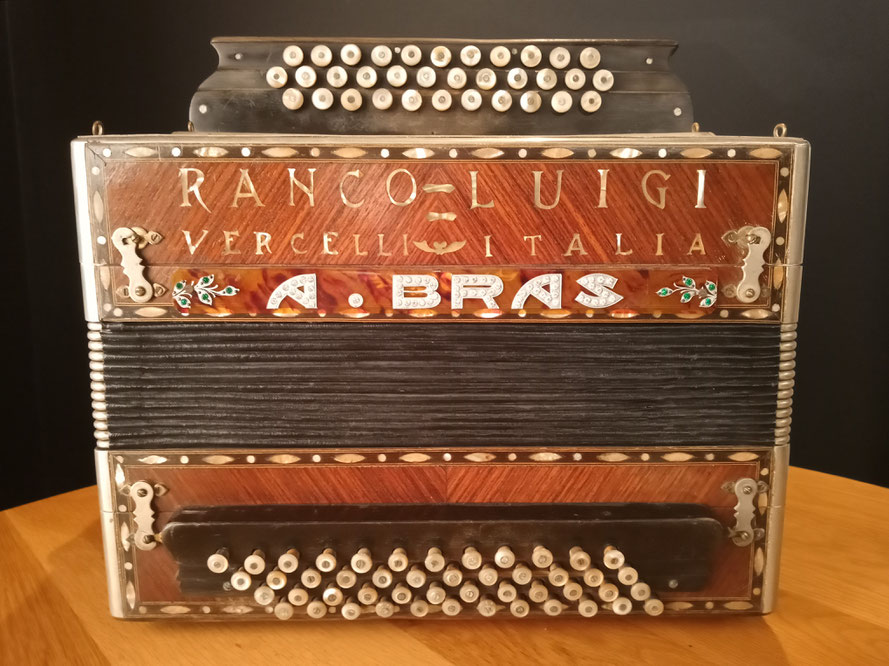 Accordéon mixte Ranco Luigi non daté, tonalité la-ré-do# (collection privée, cliché Tiennet Simonnin)