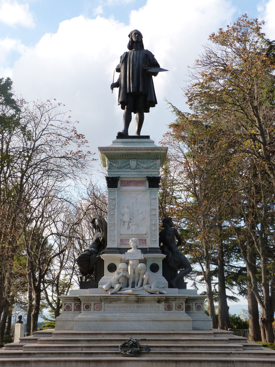 Raffael Santi aus Urbino - Ein Denkmal in der Heimatstadt des Renaissancekünstlers in den Marken.