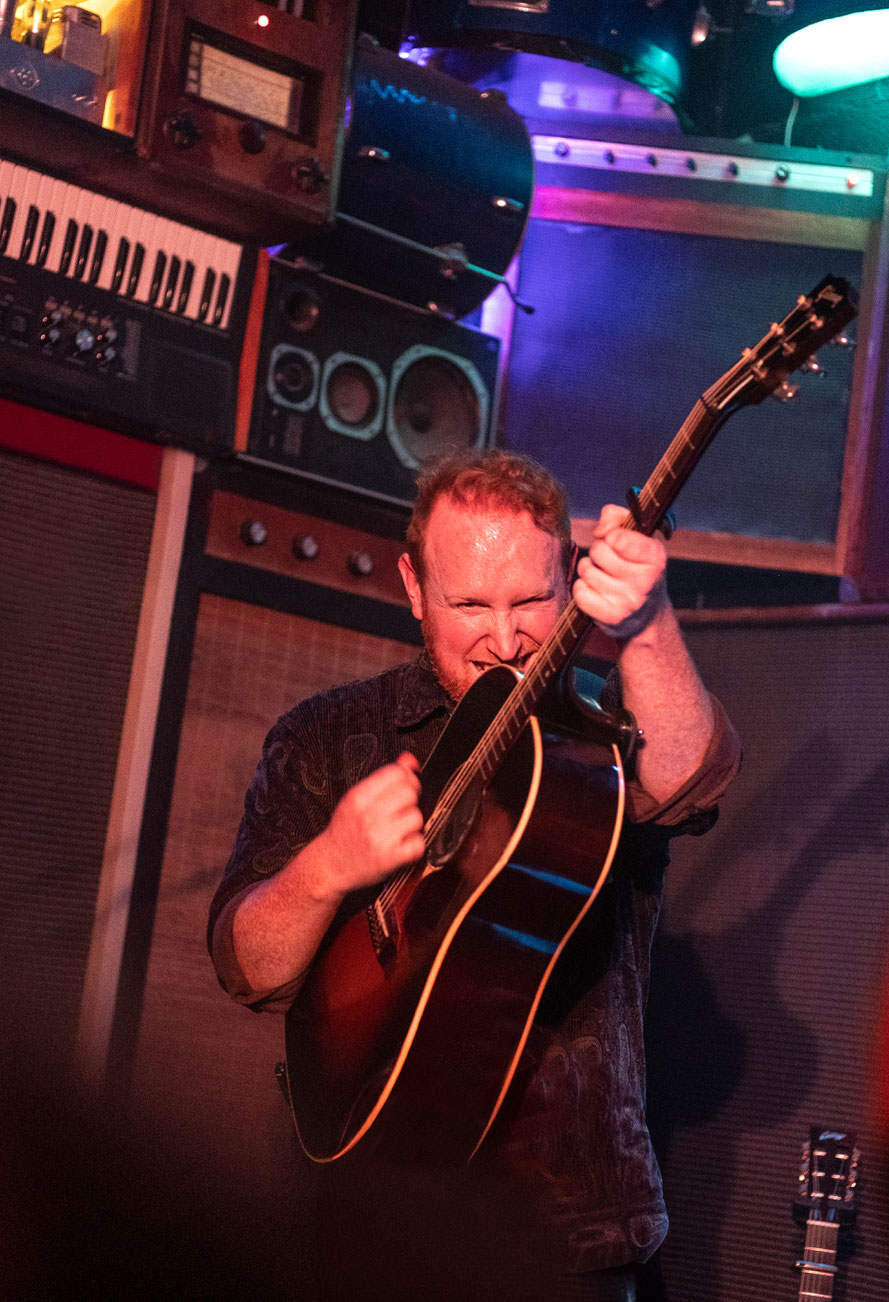 Gavin James live at the SuperSonic in Paris photographed by Vivien Liskovsky