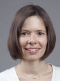 Portrait de Susanne Ulbrich Zürni devant un fond gris