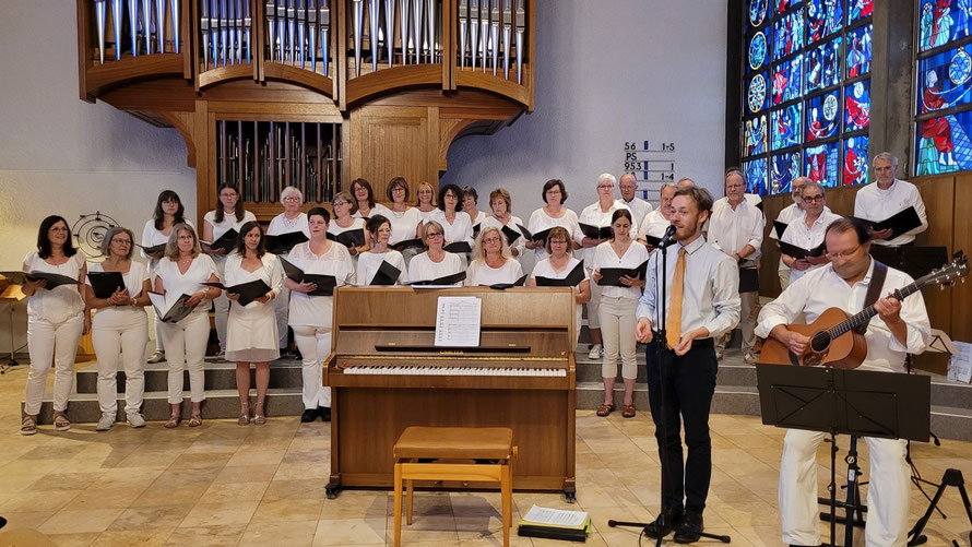 PopChor'n Neustadt in derEvangelischen Kirche Hinterzarten, Leitung Niklas Hötzer