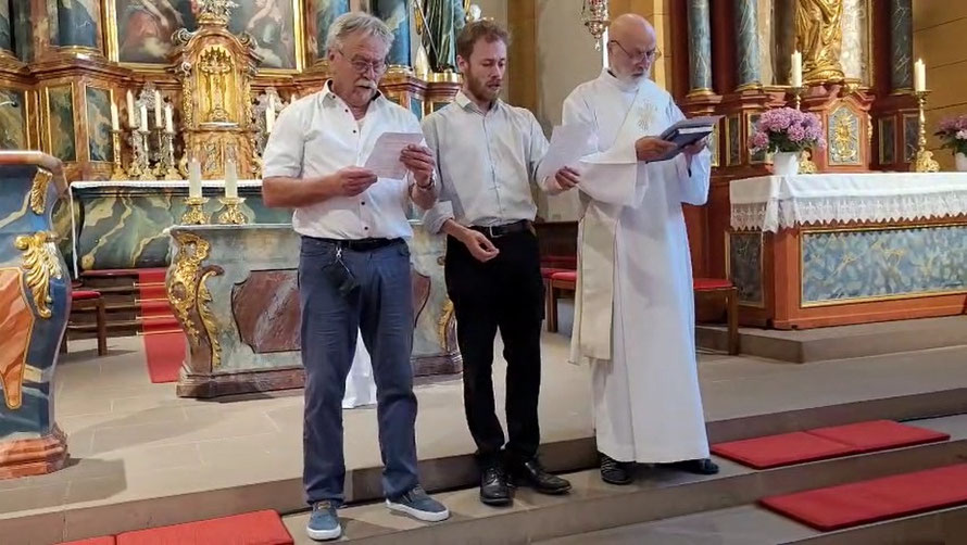 "Adoramus te Domine" (Wir beten dich an, Herr), Roberto Remondi. Dreistimmig Albert, Niklas und Heinz Hötzer (v.r.n.l.) anlässlich einer Taufe in der Klosterkirche in Oberried.