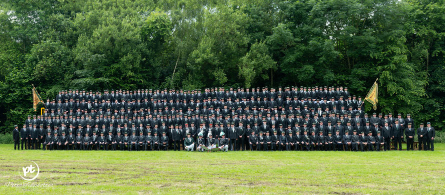 Schützenverein Altenrheine beim Gruppenfoto für das große Jubiläum 2025