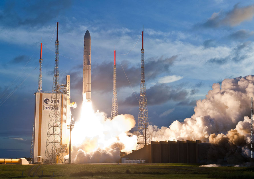 Ariane 5 décolle de la base spatiale du CNES en Guyane Française