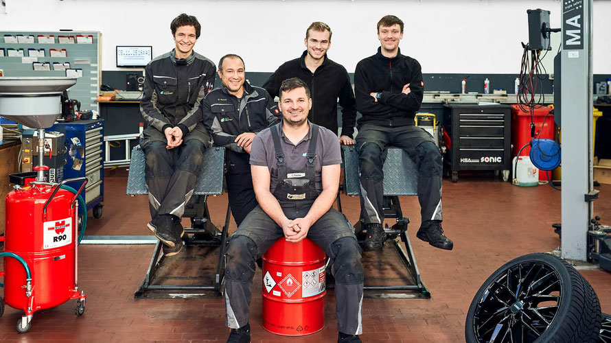Sebastian Fischer und Mitarbeitende des Autohaus Fischer.