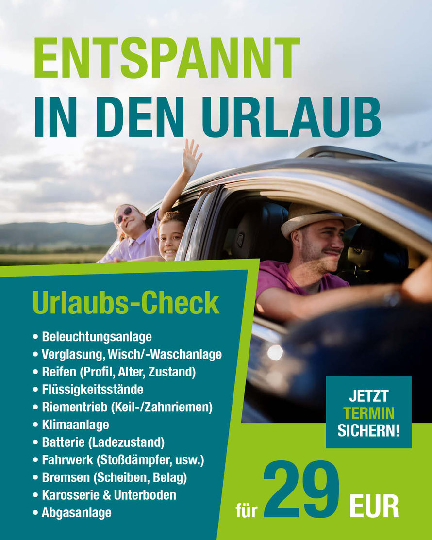 Vater fährt mit seinen Kindern im Auto in den Urlaub.