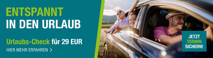 Autofahrt – eine Familie fährt in den Urlaub.