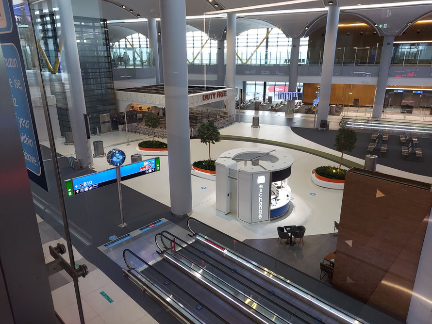 «Ausgestorbener Flughafen während Pandemie: Istanbul» © Alligator AG